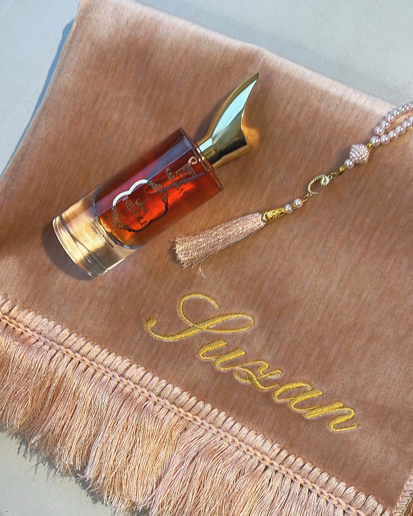 Ein sehr eleganter und leichter Gebetsteppich. Samtig weich.
Obermaterial aus strapazierfähigem Samt.
Farbe: rosa
.
.
.
#gebetsteppich #gebetsteppiche #tesbih #personalisierteteppiche #personalisiertegeschenke #personalisiertegebetsteppiche #hamburg #frankfurt #duisburg #hijabista #hijabfashion #hijablove #hijabstyle #münchen #wuppertal #mönchengladbach #gelsenkirchen #essen #berlin #dortmund #bochum #hannover #köln #nürnberg #fürth #würzburg