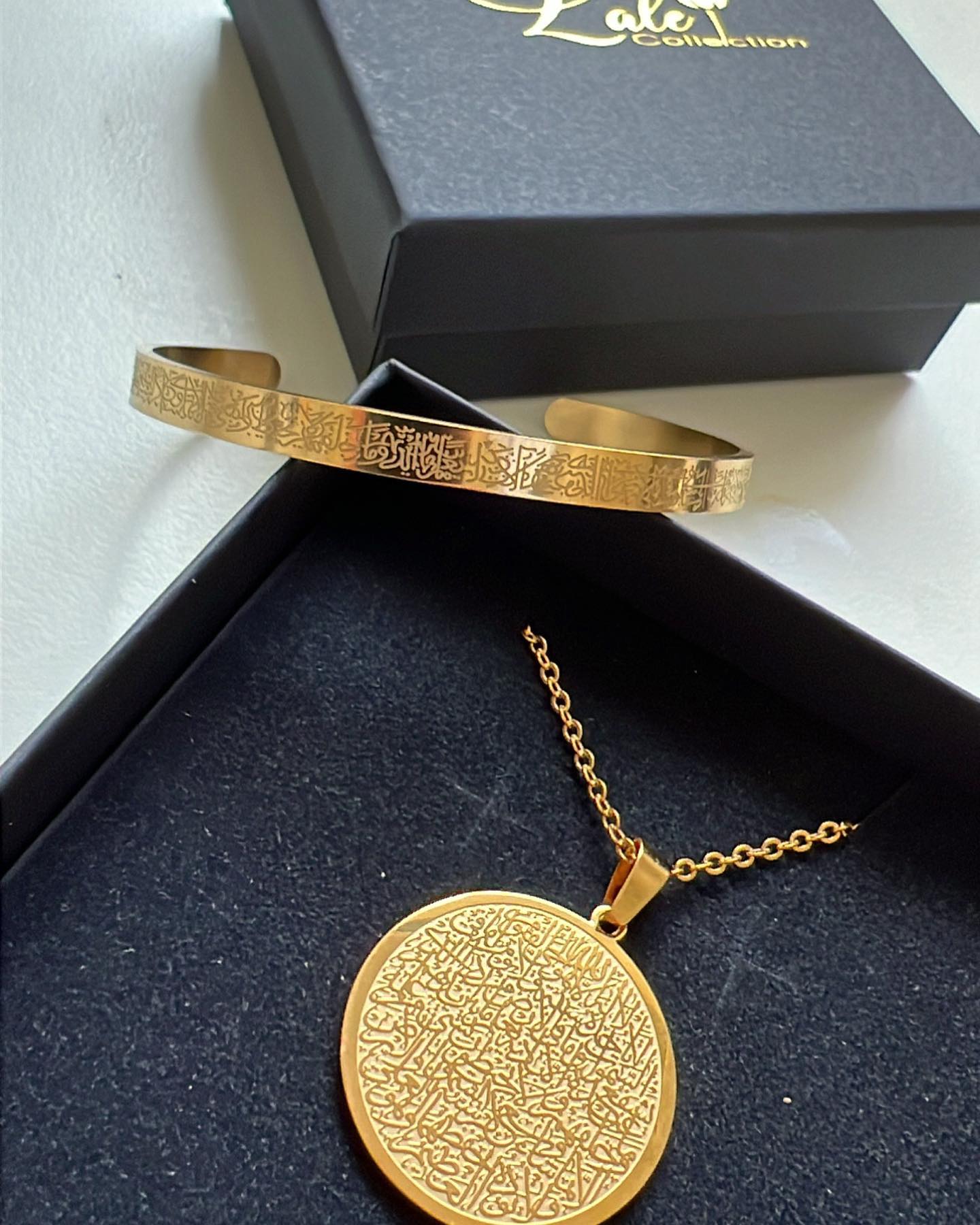 Lale Collection Jewellery
.
.
.
#gebetsteppich #gebetsteppiche #tesbih #personalisierteteppiche #personalisiertegeschenke #personalisiertegebetsteppiche #hamburg #frankfurt #duisburg #hijabista #hijabfashion #hijablove #hijabstyle #münchen #wuppertal #mönchengladbach #gelsenkirchen #essen #berlin #dortmund #bochum #hannover #köln #nürnberg #fürth #würzburg